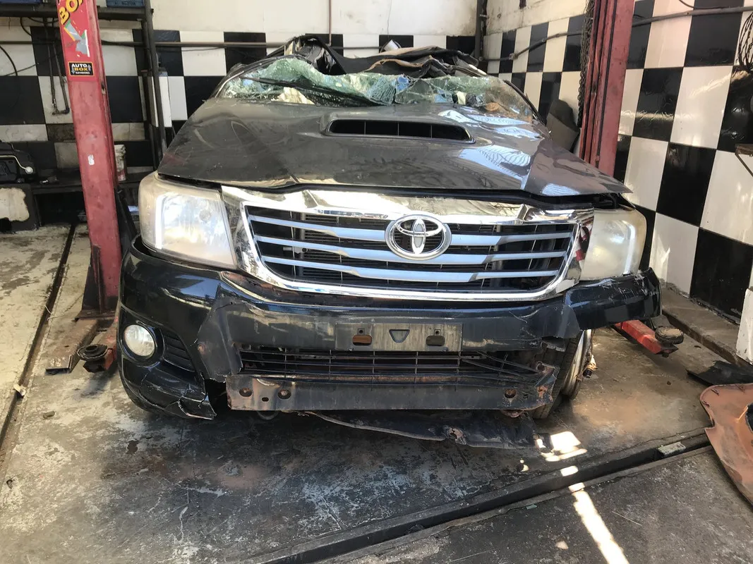 Toyota Hilux SRV Cabine Dupla 3.0 D-4D Turbo 2015 para retirada de peças
