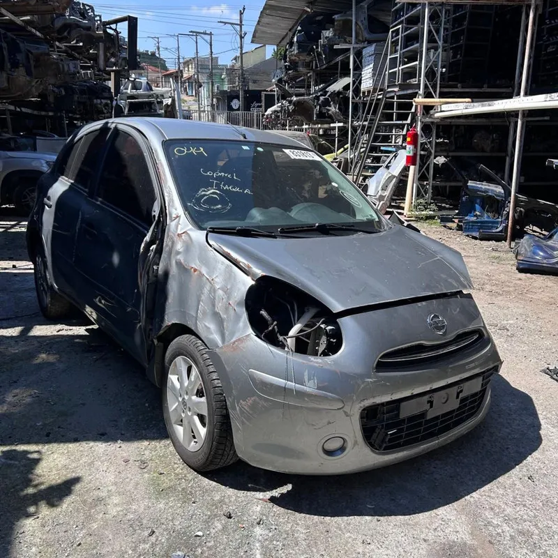 Nissan March SV 1.6 16V 2013