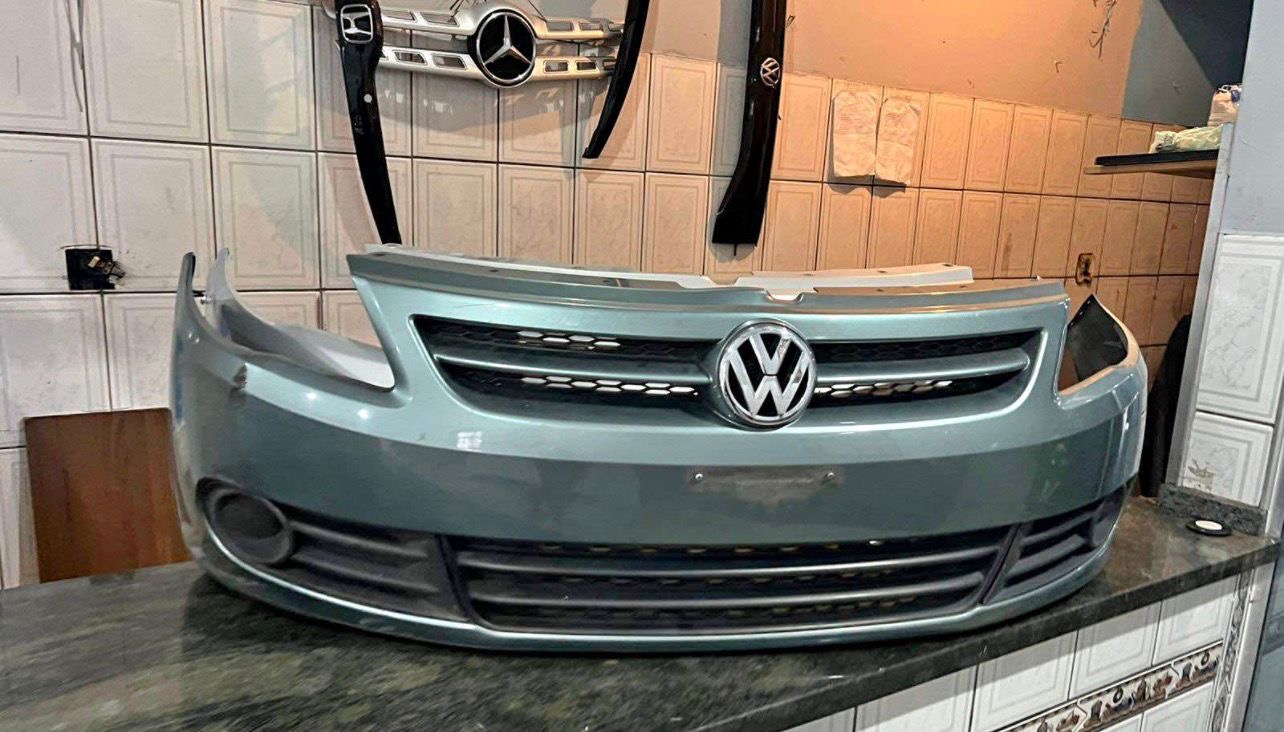 Para-choque Dianteiro Completo Volkswagen Gol G5  Original Seminovo com Grade Central e Emblema VW