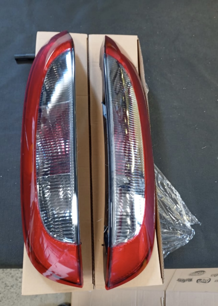 Par de Lanternas Traseiras Chevrolet Corsa Hatch Maxx